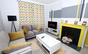 3-Bed House With Parking Near London O2